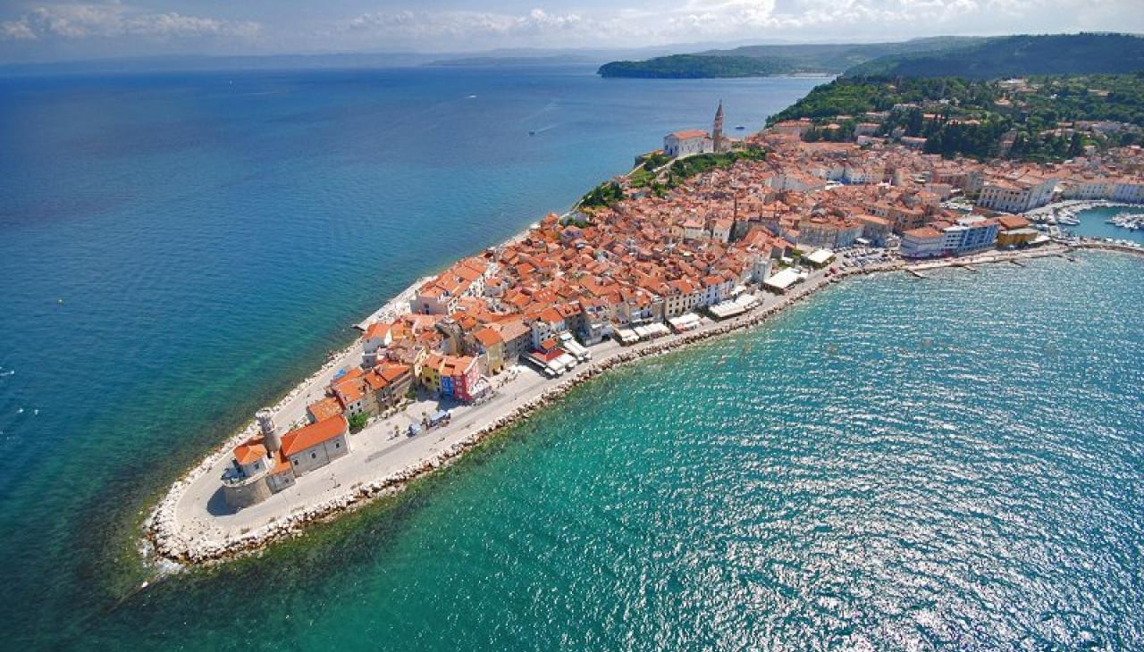 Izola (it. Isola)